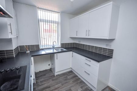 3 bedroom terraced house to rent - Photo 3