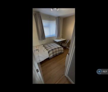 1 bedroom in a house share to rent - Photo 3