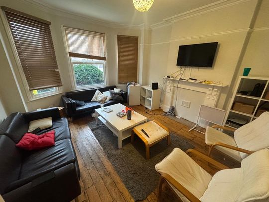 6 bedroom flat to rent - Photo 1