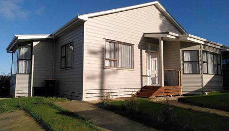 Modernised home with sun, space and views - Photo 4