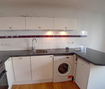 2 bedroom maisonette to rent - Photo 4