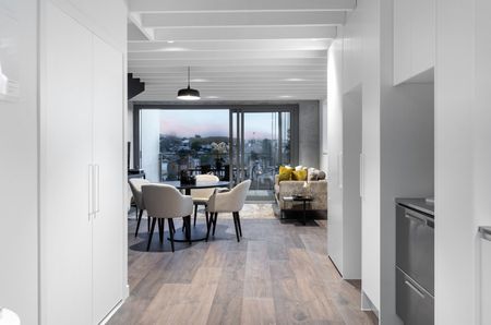Exclusive Townhouse With 3x Secure Parking - Photo 3