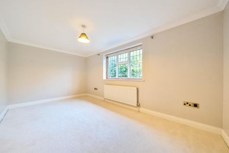 6 bedroom detached house to rent - Photo 4