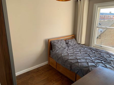 1 Bed Flat, Southgate Road, N1 - Photo 2