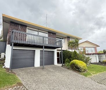 Spacious 4-Bedroom Home in Prime Browns Bay Location! - Photo 3