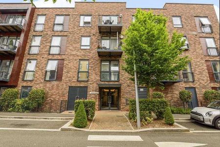 Attlee Court, Stanmore, HA7 - Photo 2