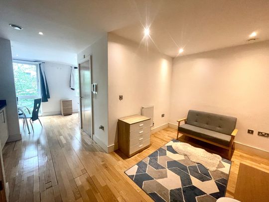 Studio Flat, Indescon Square, E14 - Photo 1