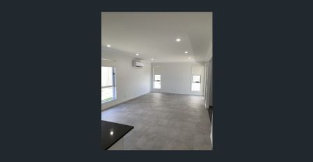 BEAUTIFUL 4 BEDROOM HOME WITH TWO SEPARATE LIVING AREAS!!! - Photo 4