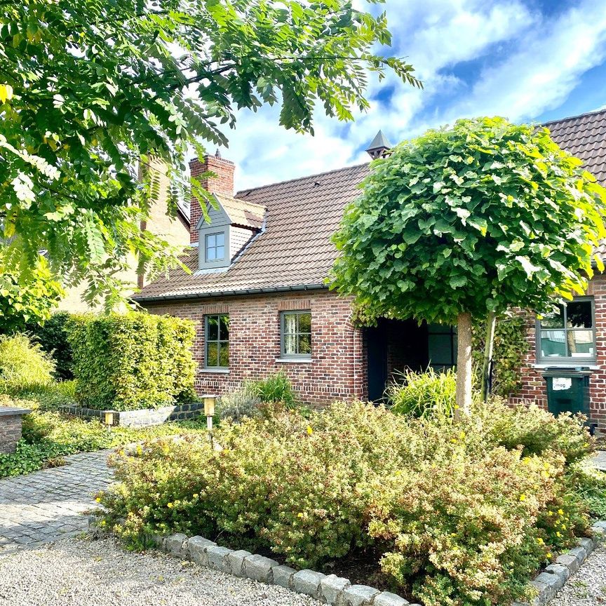 Alleenstaande woning in rustige verkaveling met veel voorzieningen en comfort. - Photo 1