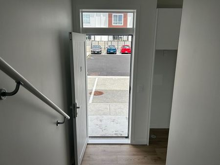 3 Bedroom Townhouse, Adventure Heights, Whitby - Photo 5