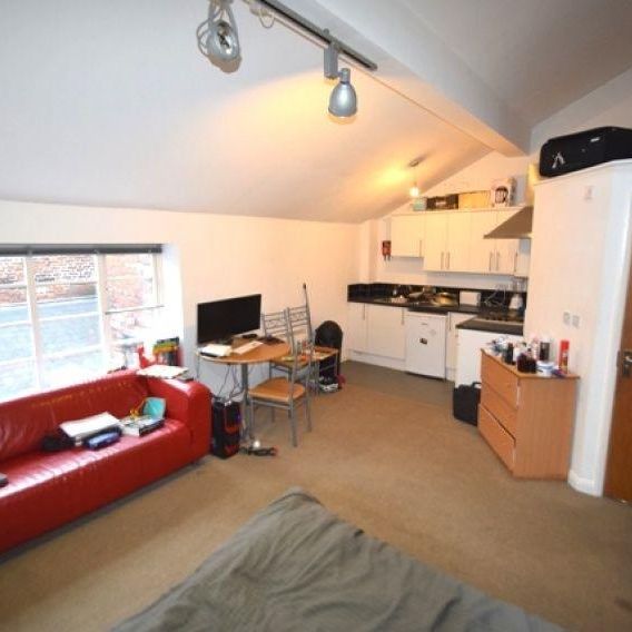 Studio to rent - Photo 1