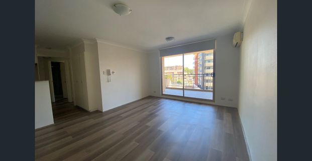 Two-Bedroom Unit - Walking distance to Parramatta CBD - Photo 1