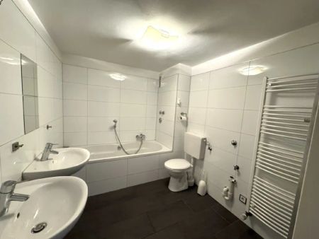 Großzügige Erdgeschosswohnung mit Balkon in Bredeney! - Photo 5