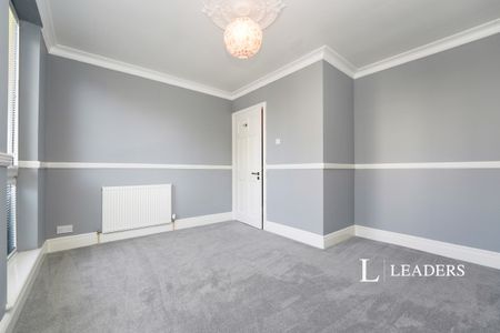 4 bedroom house to rent East Approach Drive, Gloucestershire, Cheltenham, GL52 - Photo 4