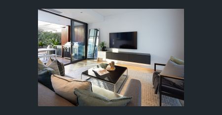 Designer chic in the heart of Balmain East - Photo 2