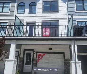 3 bedroom Luxury Town house in Quarry Park — 3 Bedrooms Townhouse - Photo 1
