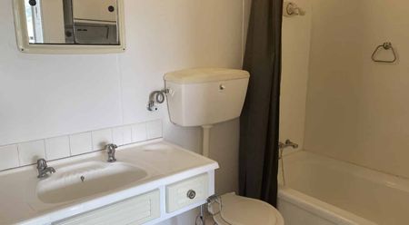 1 bedroom, Thorndon - Photo 3