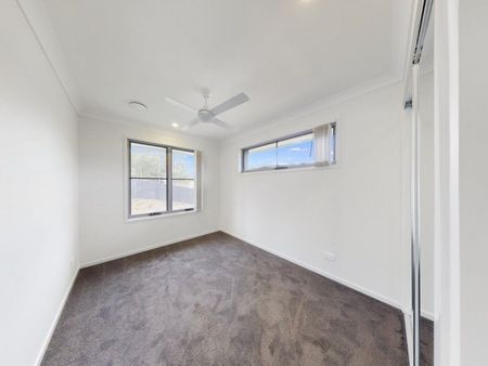 Near NEW townhouse SPRING MOUNTAIN - Photo 3