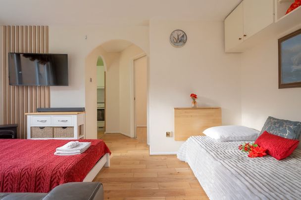 1 Bed Flat, Glenville Grove, SE8 - Photo 1