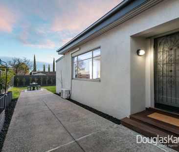 Bursting With Personality in Central Sunshine - Photo 4