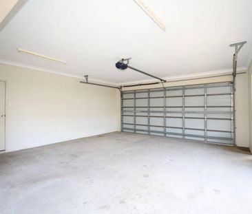 Large Three Bedroom Home with Side Access - Close to Trinity Anglic... - Photo 1