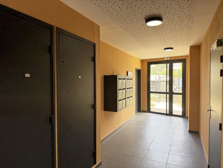 Location Appartement 2 pièces 46m² ST DENIS 97490 - Photo 3