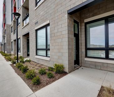 For Lease - 3265 Carding Mill Trail Unit# 101, Oakville, Ontario - Photo 3