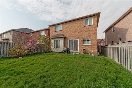 For Lease - 18 Pinecrest Street, Markham, Ontario - Photo 2