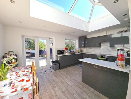 5 Bed Terraced House, Great Cambridge Road, N17 - Photo 2