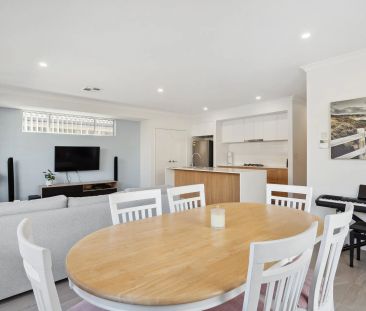 Family Comfort Meets Modern Living - Photo 4