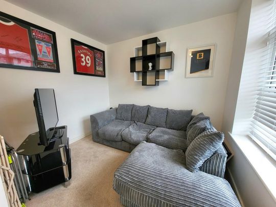 4 bedroom semi-detached house to rent - Photo 1