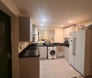 Room in a Shared House, Worton Road, TW7 - Photo 5