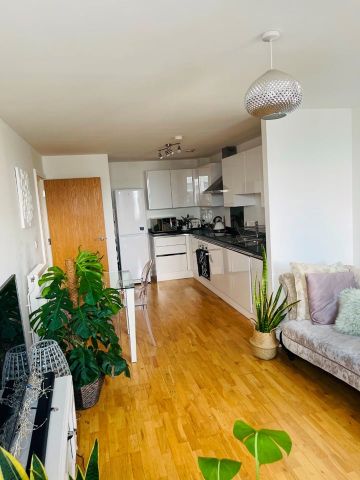 1 Bed Flat, Dowells Street, SE10 - Photo 2