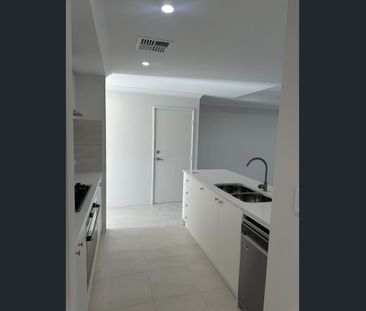 Stylish & Modern 4x2 Family Home - Photo 5