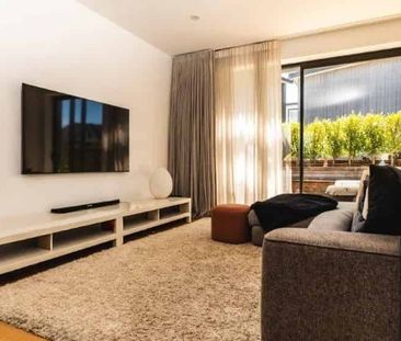 Warm and Inviting St Vincents Ave Beauty - Photo 2