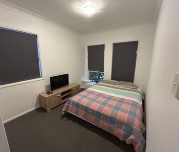 Upper Coomera - Photo 1