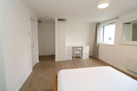 Room in a Shared Flat, London, E14 - Photo 3