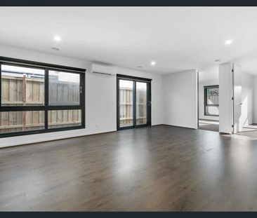 Spacious Modern Family Home Close to Shops - Photo 3