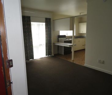 BEDSIT - Photo 4