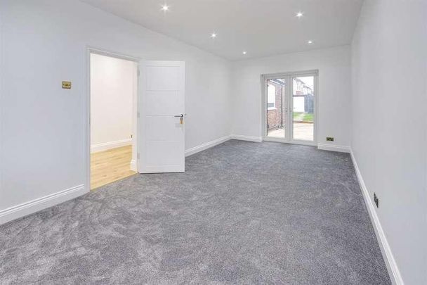 Bramley Road, N14 - Photo 1