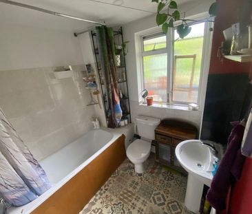 Room in a Shared Flat, High Cross Road, N17 - Photo 2