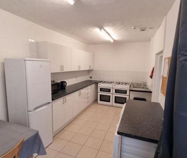 1 bedroom in a house share to rent - Photo 3