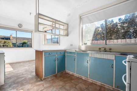 IDEAL PARKDALE SCHOOL LOCATION | LARGE YARD | WELL MAINTAINED HOME - Photo 4