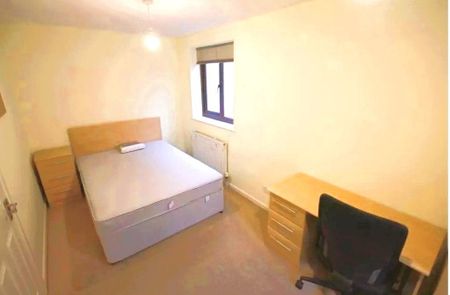 6 bedroom detached house to rent - Photo 4