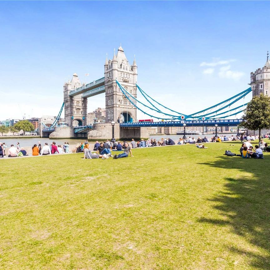 A stunning four bedroom apartment situated on the fourth floor of the prestigious One Tower Bridge development. - Photo 1