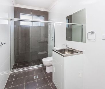 Charming Two-Bedroom Granny Flat in a Prime Location - Photo 4