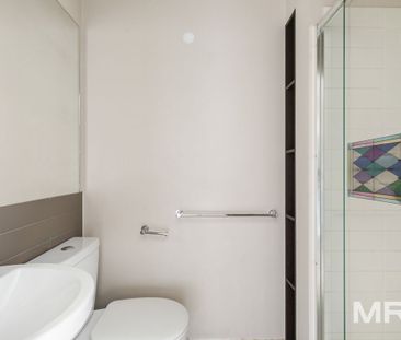 Sunlit furnished lifestyle retreat - Photo 4