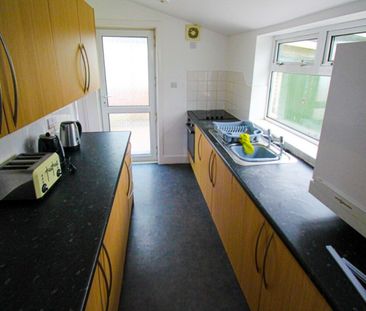 4 Bed Student House St Margarets Road - SEE VIDEO TOUR - Photo 3