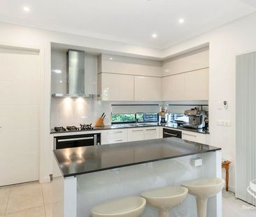 Luxurious home with splendid view - Photo 4