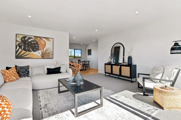 Modern Coastal Living in the Heart of Milford - 2/1 Omana Road, Milford - Photo 1